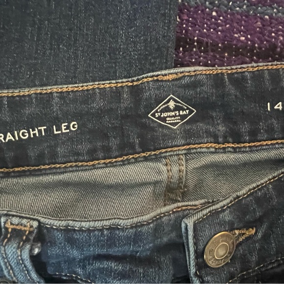 St. John’s Bay straight leg cuffed crop jeans…size 14. Great condition. - Picture 5 of 6